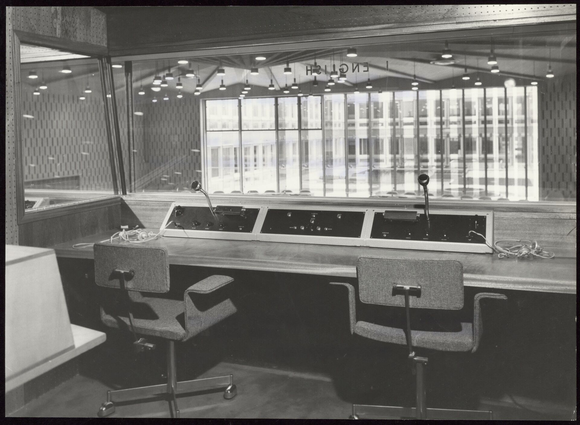 Cabina de traducción inglesa en la Casa de la UNESCO, París, 1966.