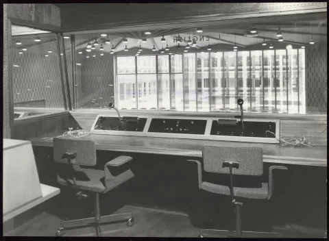 Cabina de traducción inglesa en la Casa de la UNESCO, París, 1966.